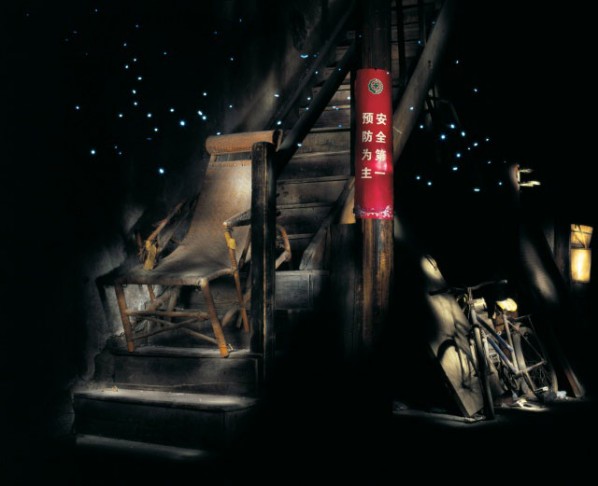 Memory of the Congested Stairs by Ye Nan, 2008; Color photograph, 101X24cm