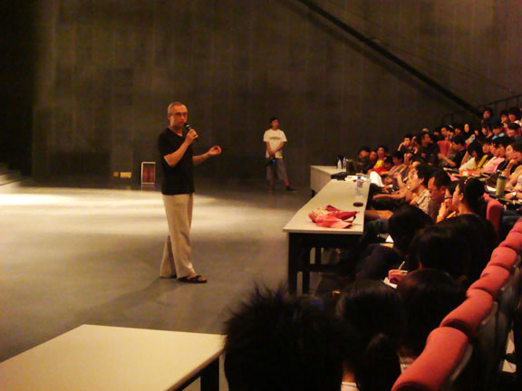 Wang Shui-bo was invited to give lectures.