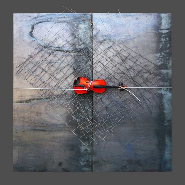 049 untitled, 200x180cm, iron panel, metal net, violin, stee