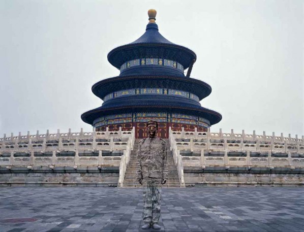 Urban Camouflage · The Temple of Heaven by Liu Bolin; Behavior photography, 2010