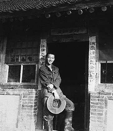 Xu Bing was at the Pots Commune in 1974, provided by Chen Feiya.