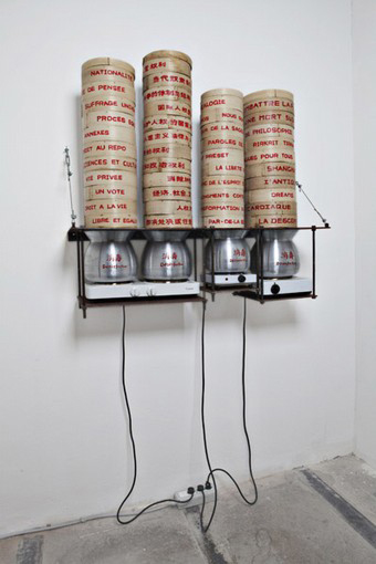Chen Zhen-La Désinfection, 1997; hot plates, aluminum pots, steam bamboo ovens, books, iron, H 100×120×42cm Chen Zhen-La Désinfection, 1997; hot plates, aluminum pots, steam bamboo ovens, books, iron, H 100×120×X42cm