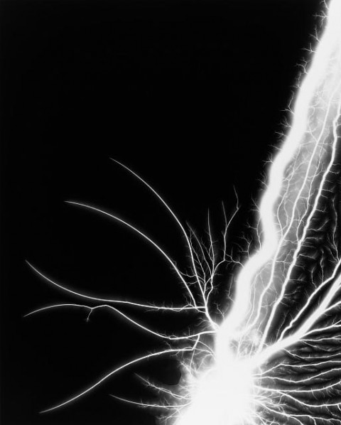Hiroshi Sugimoto – Lightning Fields 198, 2009 – gelatin silver print – © Hiroshi Sugimoto, Courtesy The Pace Gallery Hiroshi Sugimoto – Lightning Fields 198, 2009 – gelatin silver print – © Hiroshi Sugimoto, Courtesy The Pace Gallery