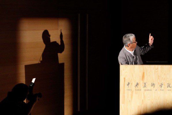 Hiroshi Sugimoto told stories of his collections through slides. Photo: Hu Zhiheng/CAFA ART INFO