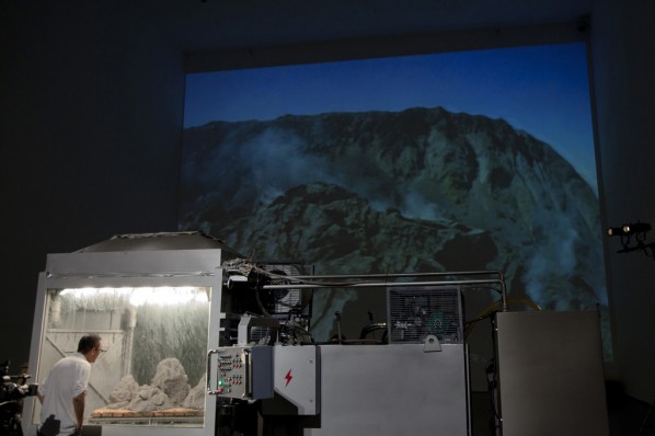 “Suyuan Stone Generator” (2010) Installation View 02 at Today Art Museum