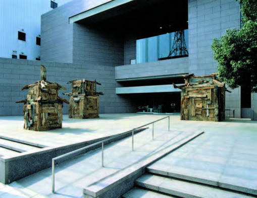 San Jō Tower , 1994. Salvaged wood from a sunken boat, dimensions variable. San Jō Tower , 1994. Salvaged wood from a sunken boat, dimensions variable.