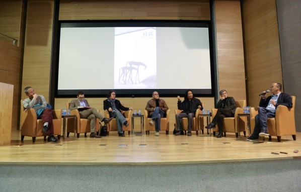 01 Academic Art in the Contemporary Context (from the left, Wang Yuping, Philip Tinari, Xu Bing, Yu Fan, Su Xinping, Chen Wenji, Feng Boyi)