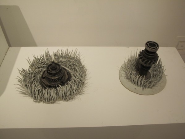 Liu Fang, Organism; metal parts and ceramics, 39×39×20cm