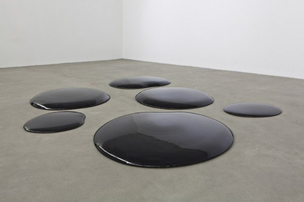Ai Weiwei, "Oil Spills", 2006©Ai Weiwei Courtesy Galleria Continua Ai Weiwei, "Oil Spills", 2006©Ai Weiwei Courtesy Galleria Continua