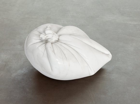 Hu Qingyan, One Breath (2011, marble, 31 ×25 × 18 cm)  © Hu Qingyan Courtesy Galerie Urs Meile