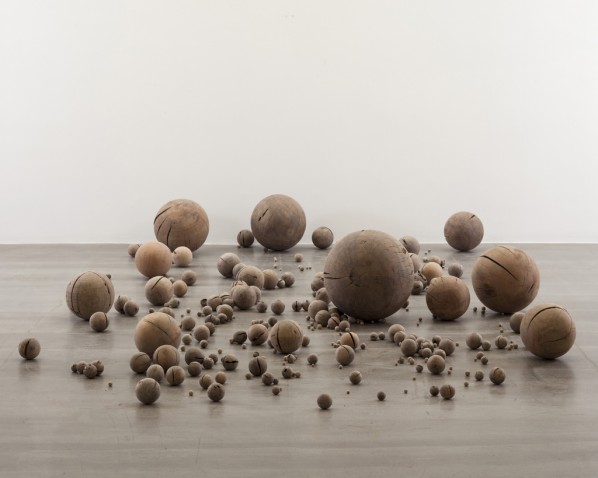 Li Gang, "Beads", 2012; wooden spheres, shaped from the connecting points of a dead tree of  Yunnan Province 397 pcs., ø 0.5 - ø  51 cm