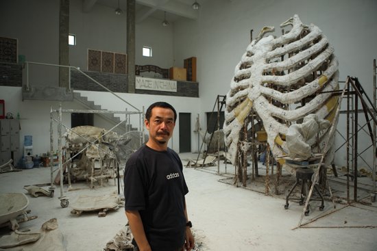 Sui Jianguo at his Studio