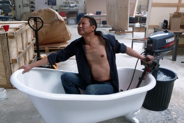 Wang Du, Love in the Time of Cholera (L'Amour aux temps du choléra), 2008; Bathtub, Propeller engine, 180cm×80cm×65cm © Wang Du Wang Du, Love in the Time of Cholera (L'Amour aux temps du choléra), 2008; Bathtub, Propeller engine, 180cm×80cm×65cm © Wang Du