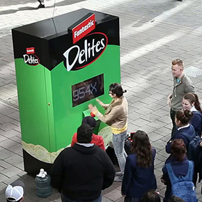 Ding Zhaochen: It is a Busy Spring for Vending Machines! – The Rise of Interactive Advertising Installations Ding Zhaochen: It is a Busy Spring for Vending Machines! – The Rise of Interactive Advertising Installations