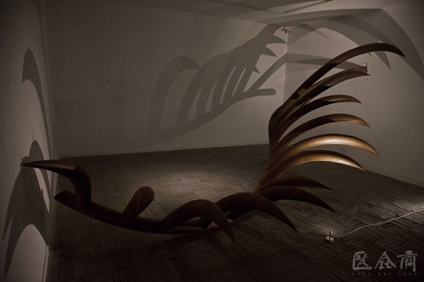 View of Navachaa’s works “Untitled”, iron, 500 x 250 x 120 cm, 2013