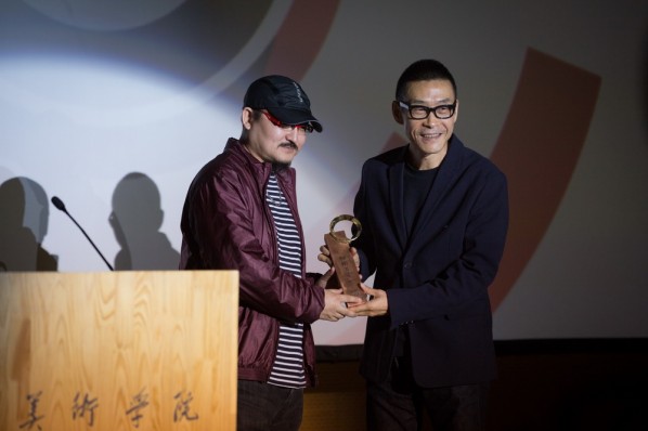 Wang Jianwei awarded the Special Attention Prize of “CAFA Agnès Varda’s Award” of the year to the famous director Wu Ershan