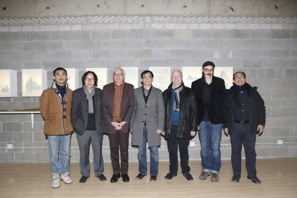 Group Photo(from the left)：Zhou Yi, Xu Bing, Daniel Herwitz, Yang Xinyi, Timothy Murray, Miguel Angel Hernandez Navarro, Lin Xuda