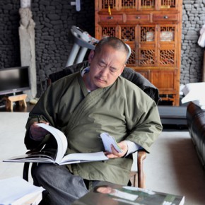 Wang Huaxiang at his studio