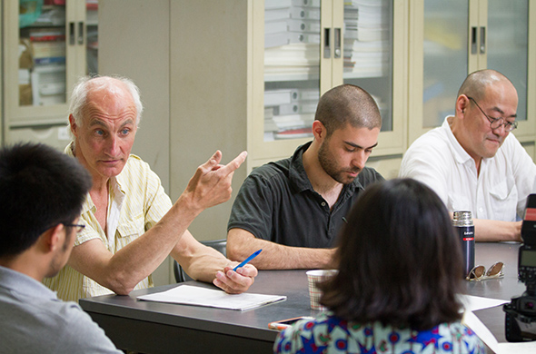 featured image of Department of Sculpture, CAFA invited Dutch Artist Henk Visch to unfold an academic communication workshop