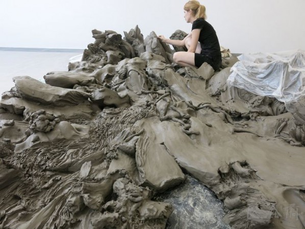 Julia Steiner was preparing for her solo show 02