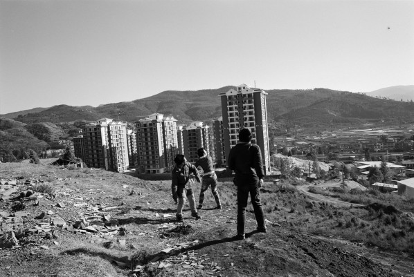 Wang Bing, Father and Sons 01