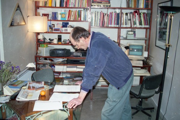 Hans van Dijk in his appartment in Beijing, photographed by Zhang Hai’er