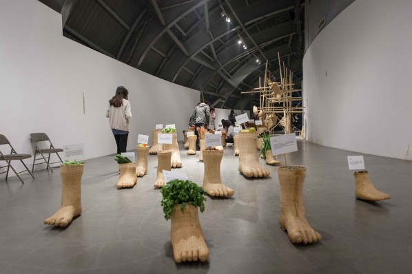 05 Installation view of “A Suicidology of the Nanjing Yangtze River Bridge - On Leveling All Things” by Qiu Zhijie