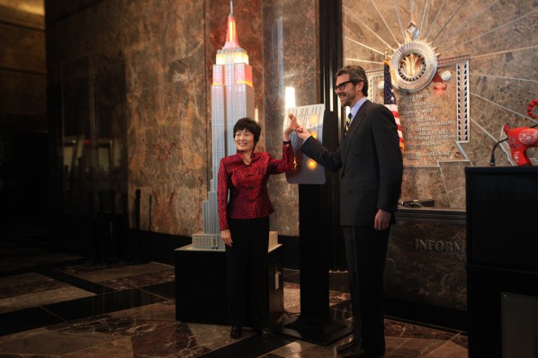 01 Ms. Zhang Qiyue, Chinese Consulate-General in New York and Anthony Malkin, President of the Empire State Building Group attended the lighting ceremony of Chinese New Year