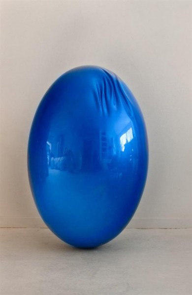 Santiago Villanueva, Blue, Eight Evidence of Desire, 100 x 70 x 70 cm,polystyrene, fiberglass, and lacquer, 2012