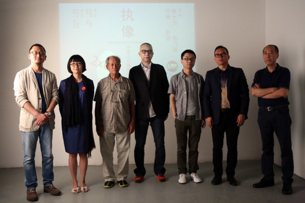 16-Group-Photo-of-the-Curator-and-artists,-from-the-left,-Wang-Chuan,-Huang-Lishi,-Weng-Naiqiang,-Feng-Yan,-Lu-Mingjun,-Ji-Zhou-and-Zhang-Dali