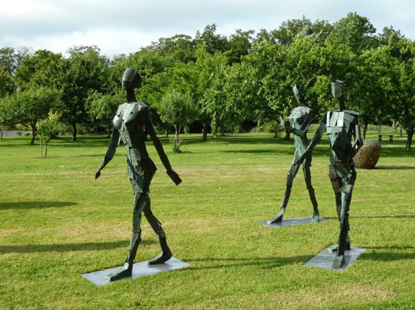 Wu Shaoxiang, Walking Wealth, 2007; Bronze and Rustless Steel, 185x100x56 cm