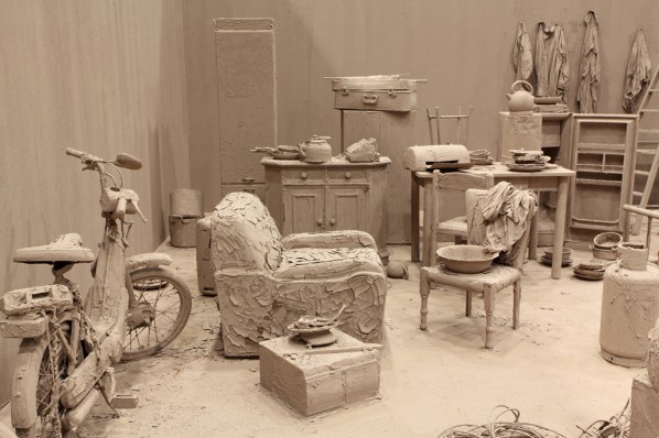 Chen Zhen, Purification Room(detail), 2000-2015; Found objects, clay, 850x1100x450cm about, Private Collection, Paris, Courtesy GALLERIA CONTINUA © Chen Zhen  ADAGP, Paris - SACK, Seoul, 2015