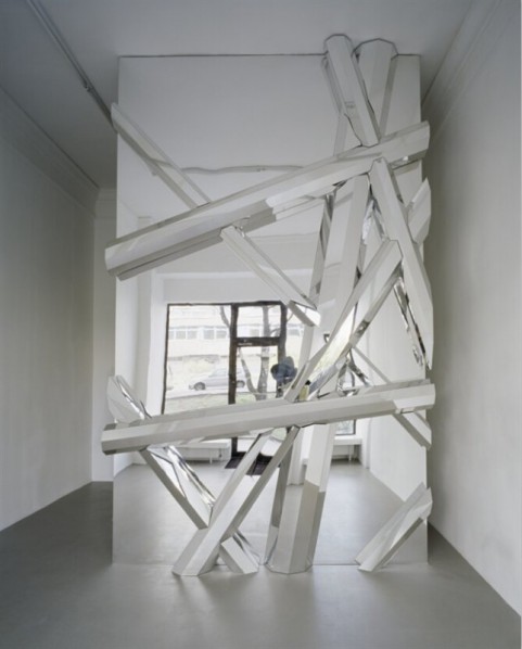 Dieter Detzner, Paul, 2008; acrylic glass, 256x456x25cm