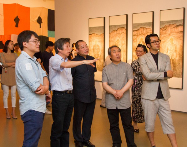 01 Leaders of CAFA and honored guests visiting the exhibition