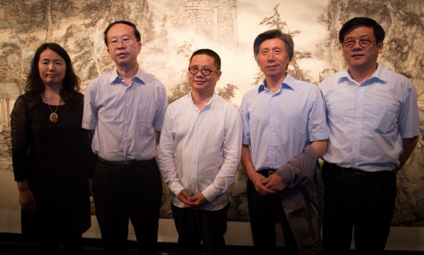 02 Group photo of the honored guests at the opening ceremony