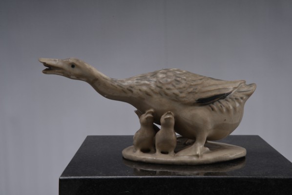 Wang Henei, Mother Love (Ducks), 12x26x11cm