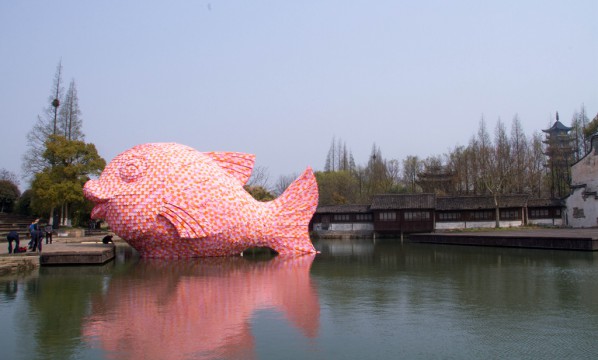 35 Florentijn Hofman, The Floating Fish