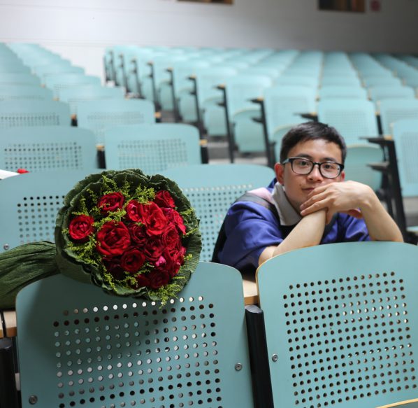 01 The photo of Tang Yu taken when he graduated from CAFA in 2013