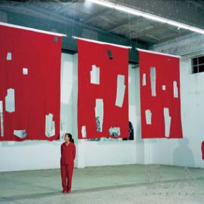 28 Qiu Zhijie, Three Red Flags, cloth, stainless steel, 200 x 300 cmeach, 2008