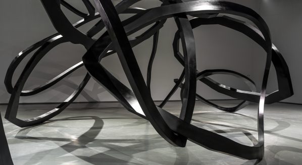 19 Zhou Li, The Ring of Life, 2017; Stainless Steel, 2060cm×830cm×550cm