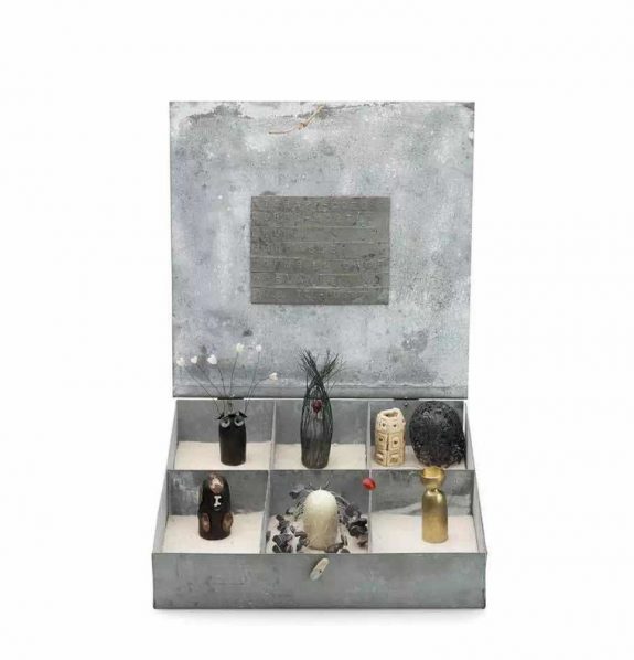 Power Station of DESIGN presents "Bijoux en jeu: Swiss Contemporary Jewelry Design" in Shanghai Bouts de doigts Sophie Bouduban 2002 Box with compartments zinc pebble cord felt with 7 finger objects 20.5x20.5x4.5cm ©Olivier Laffely 575x598 - Power Station of DESIGN presents "Bijoux en jeu: Swiss Contemporary Jewelry Design" in Shanghai
